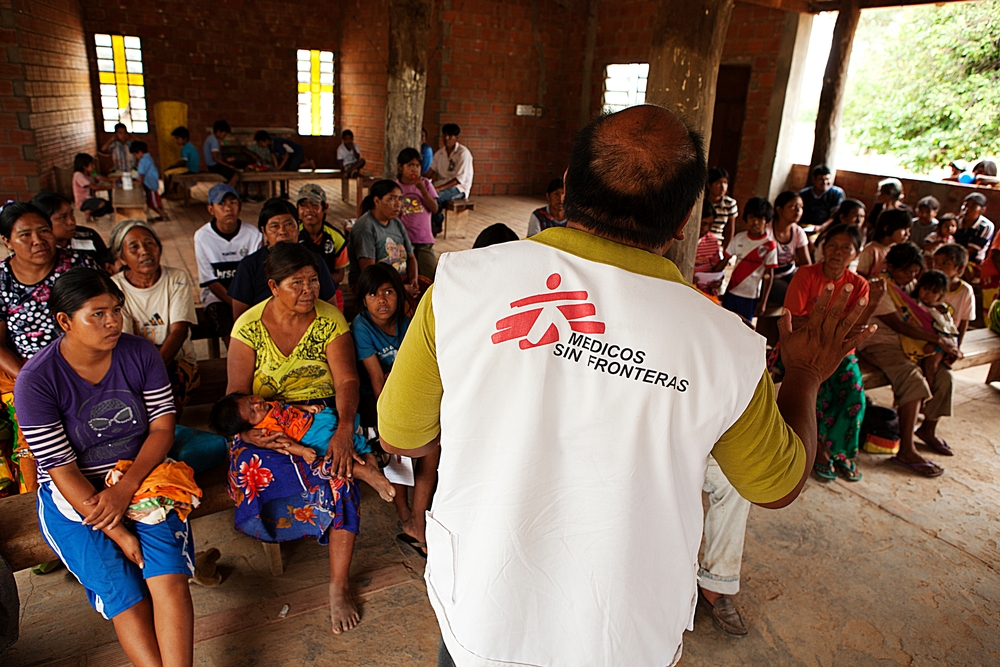 Sensibiliser est la première grande étape dans le combat contre la maladie de Chagas. Il faut plusieurs années pour découvrir les symptômes, ce qui  ce qui a pour conséquence que les personnes ne sont pas au courant de leur contamination.  © MSF/Anna Surinyach. paraguay, 2010. 