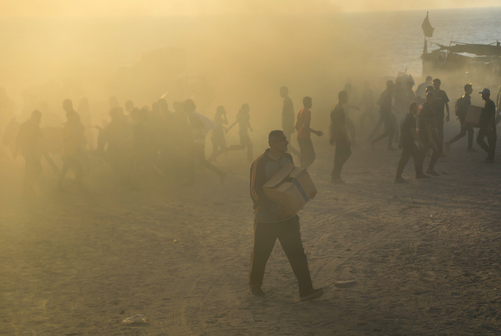 Palestinians at the GHF distribution site in Netzarim putting their lives at risk to receive some food. Copyright: MSF
