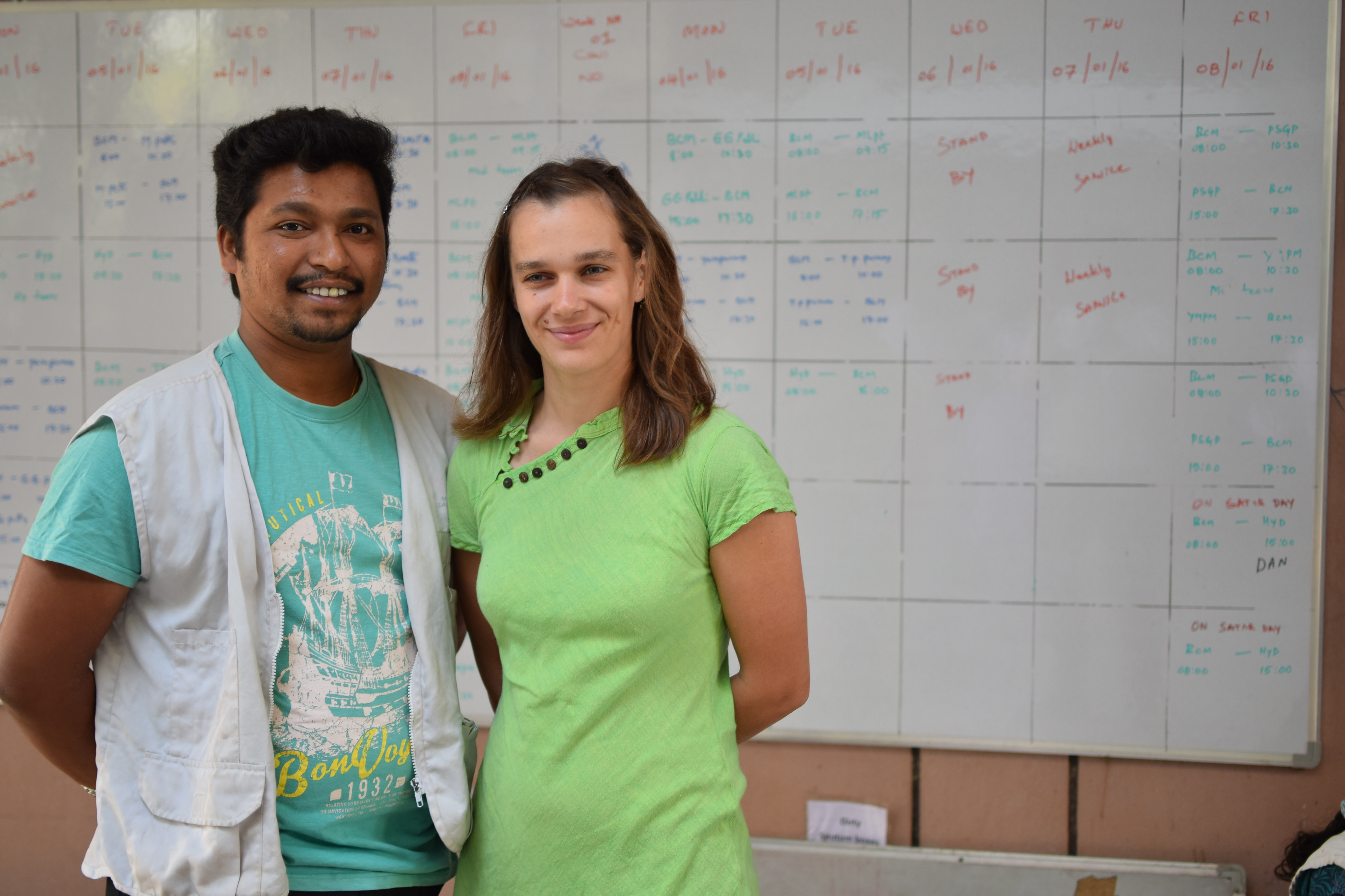Charlotte, médecin MSF et un collègue en Inde 