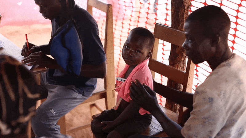 Un enfant dans un centre de santé de MSF