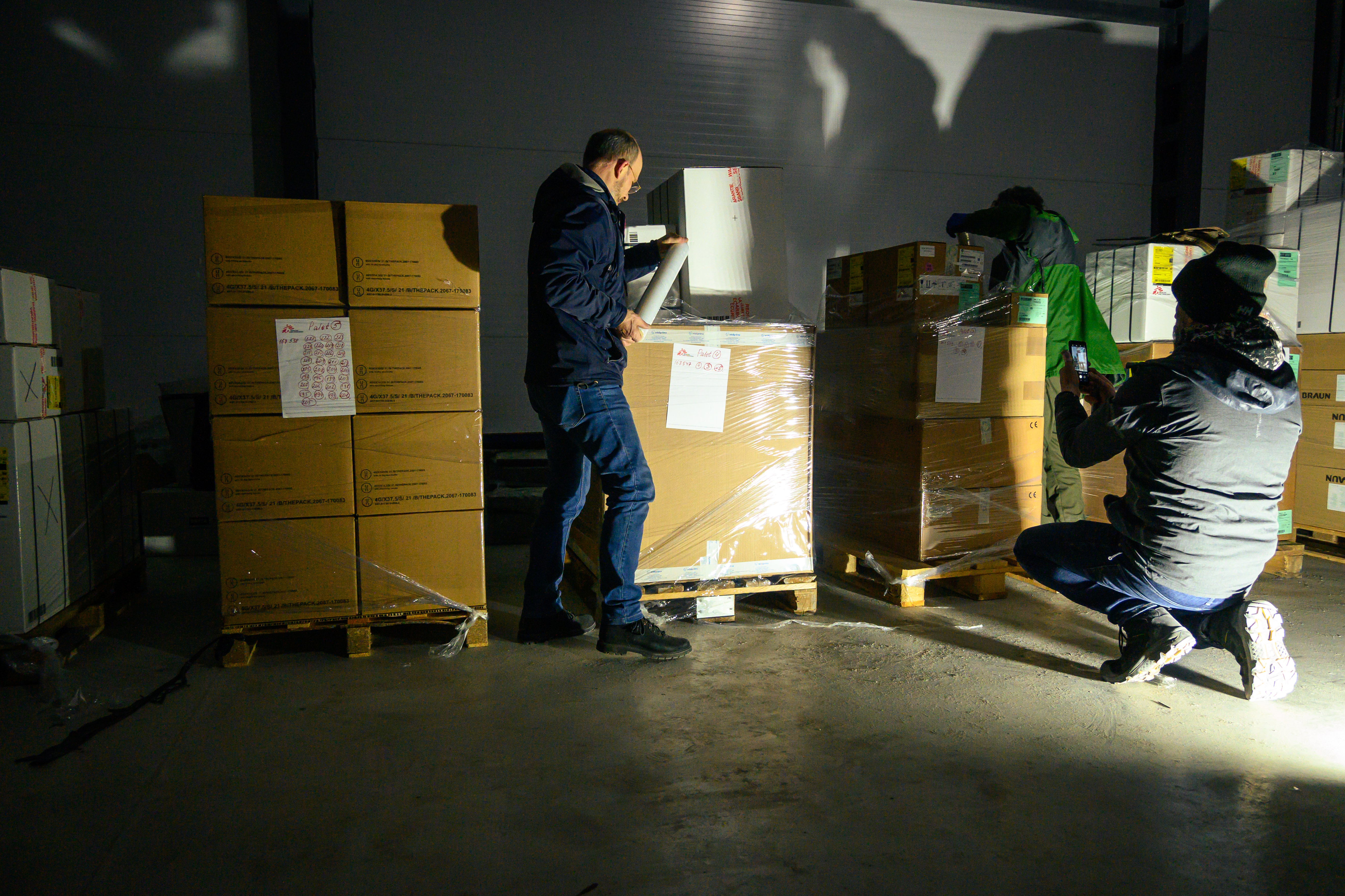 Arrivée des premières fournitures médicales d'urgence MSF en Ukraine. 5 mars 2022.  © MSF Arrivée des premières fournitures médicales d'urgence MSF en Ukraine. 5 mars 2022. © MSF