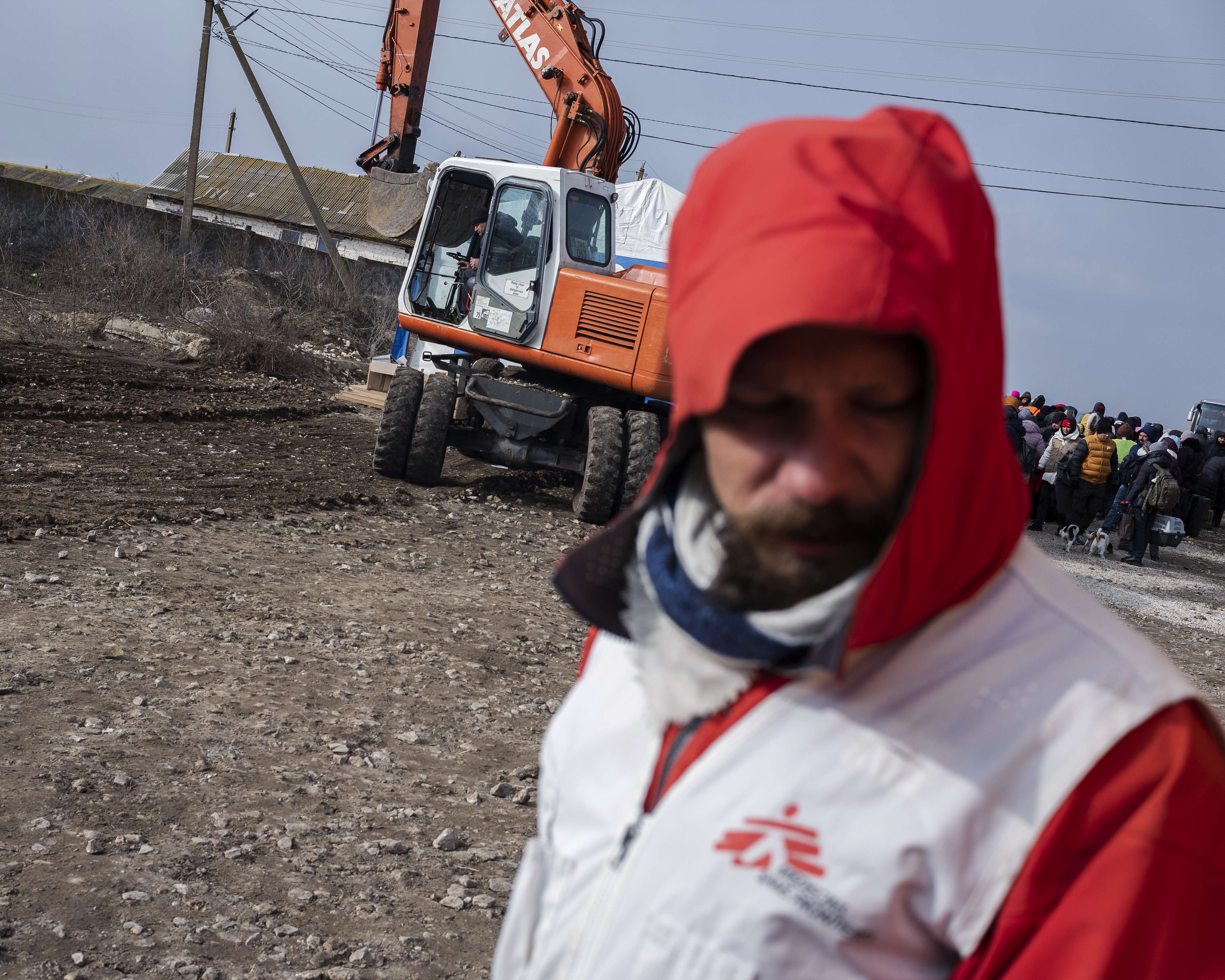 Un membre des équipes MSF travaille à l'installation d'une clinique à Palanca. 10 mars 2022. Moldavie.  © Maxime Fossat Un membre des équipes MSF travaille à l'installation d'une clinique à Palanca. 10 mars 2022. Moldavie. © Maxime Fossat
