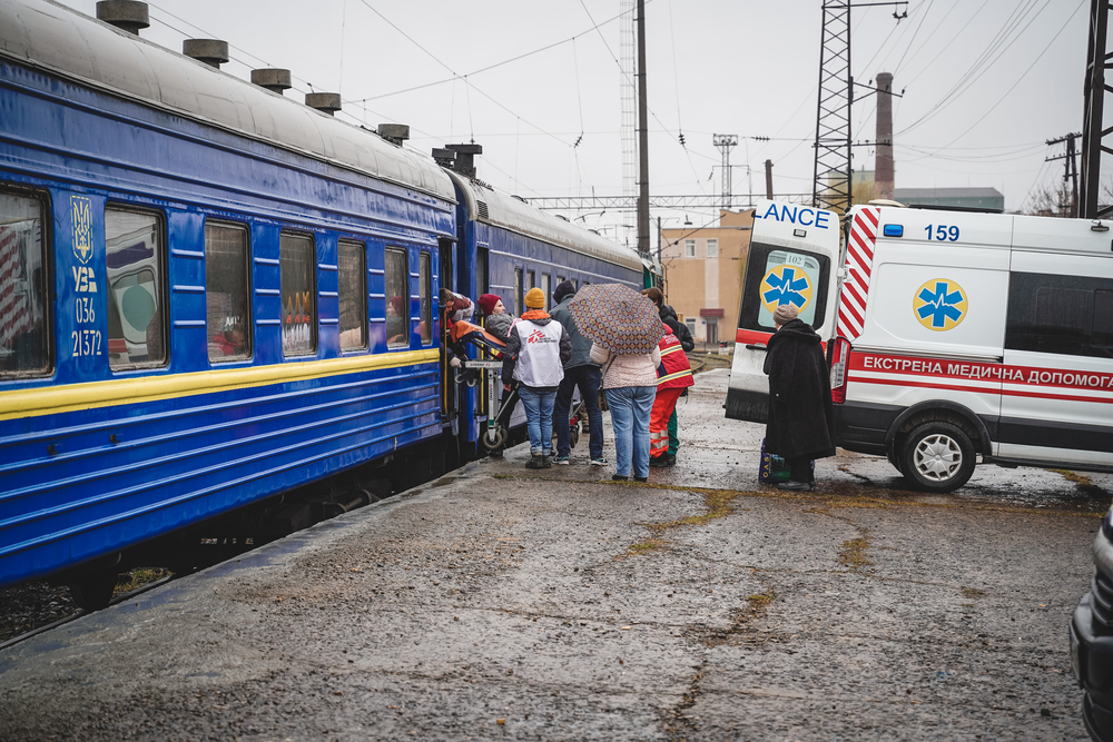 arrivée train médicalisé lviv ukraine