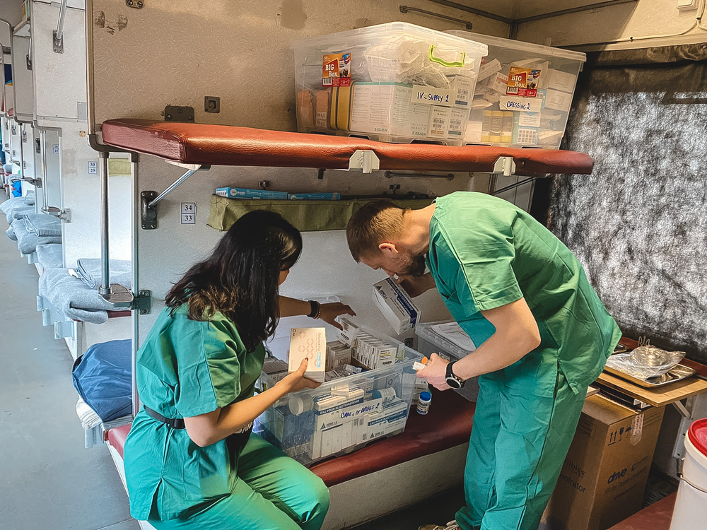 équipes médicales à bord train médicalisé ukraine