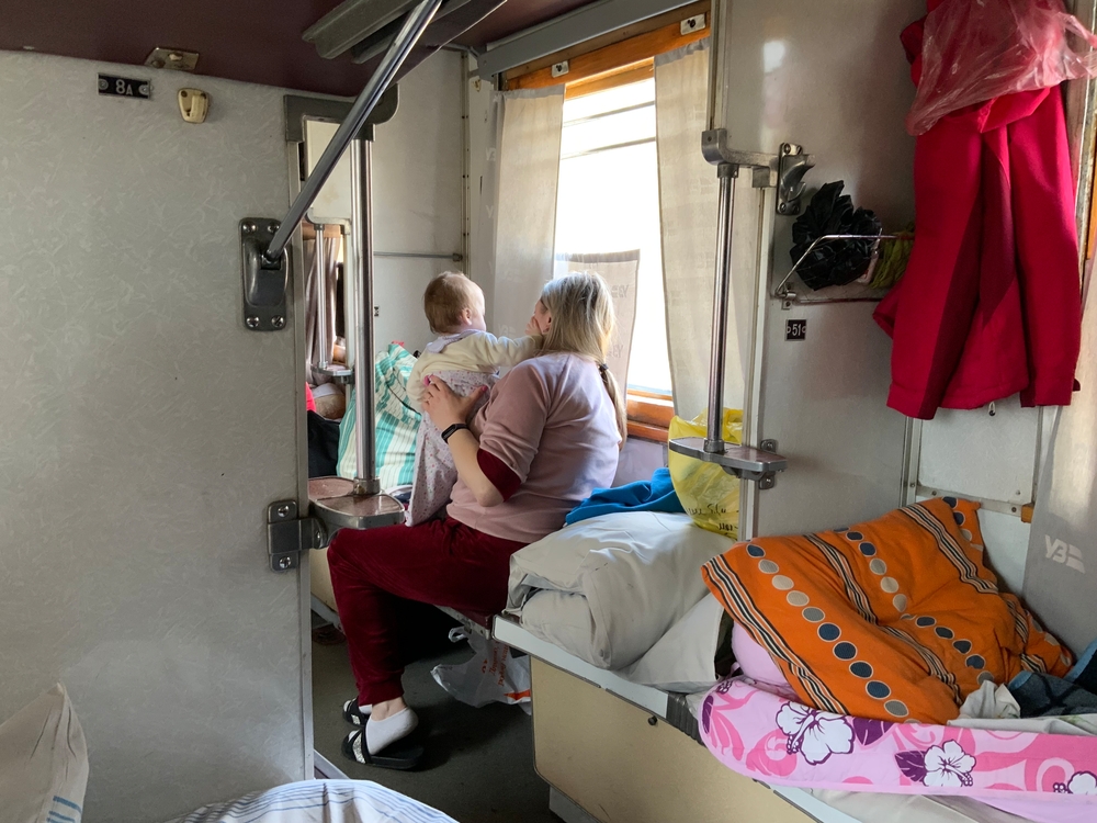 ukraine train médicalisé orphelins lviv