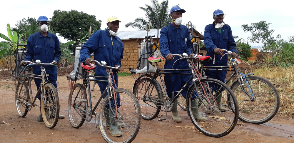 Een enorme operatie: ongeveer 67.000 huizen hebben we besproeid in de regrio tijdens de campagne. Hoe geraken onze teams bij de mensen thuis? Met de fiets natuurlijk! 