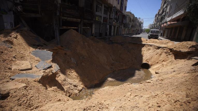 vernielde straat in Gaza