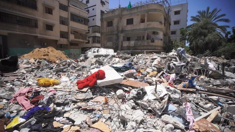 vernielde straat in Gaza