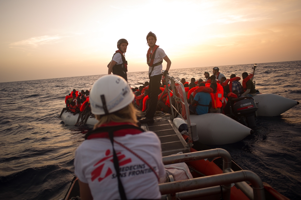 Des équipes de secours de MSF durant une opération de sauvetage en mer Méditerranée