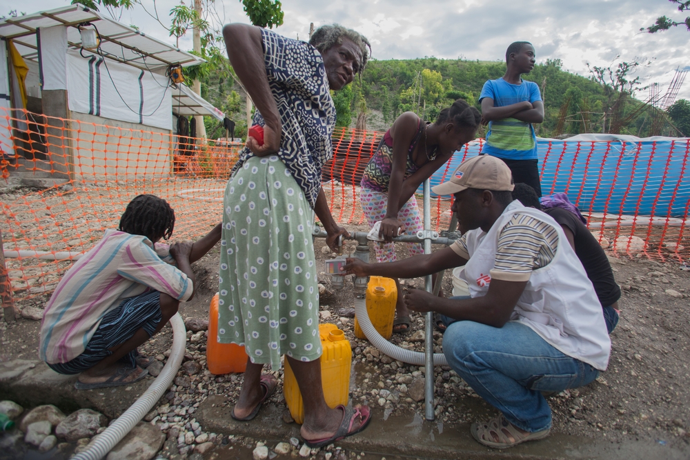 Pierre-Emmanuel travaille dans la gestion l'eau et les sanitaires pour MSF. Il tente d'évacuer le chlore résiduel