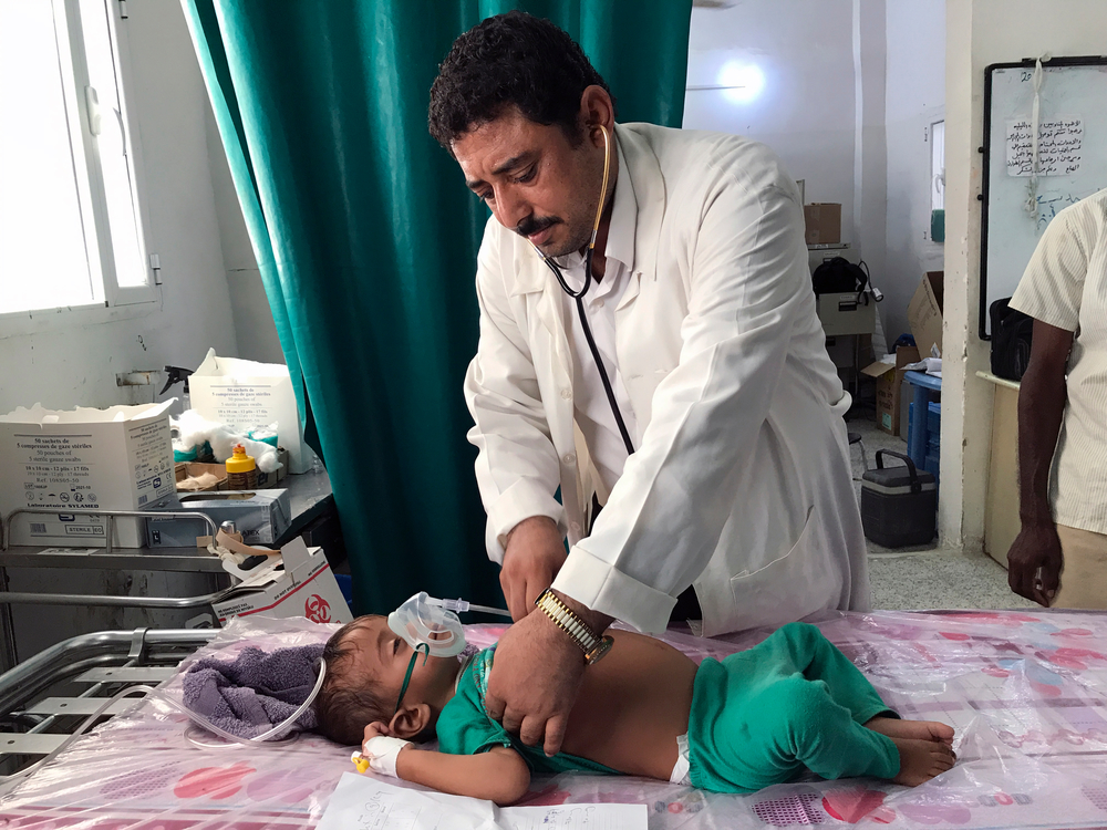 Mohammad Ahmed, dokter in het landelijke ziekenhuis van Abs. © Sonia Verma, september 2017