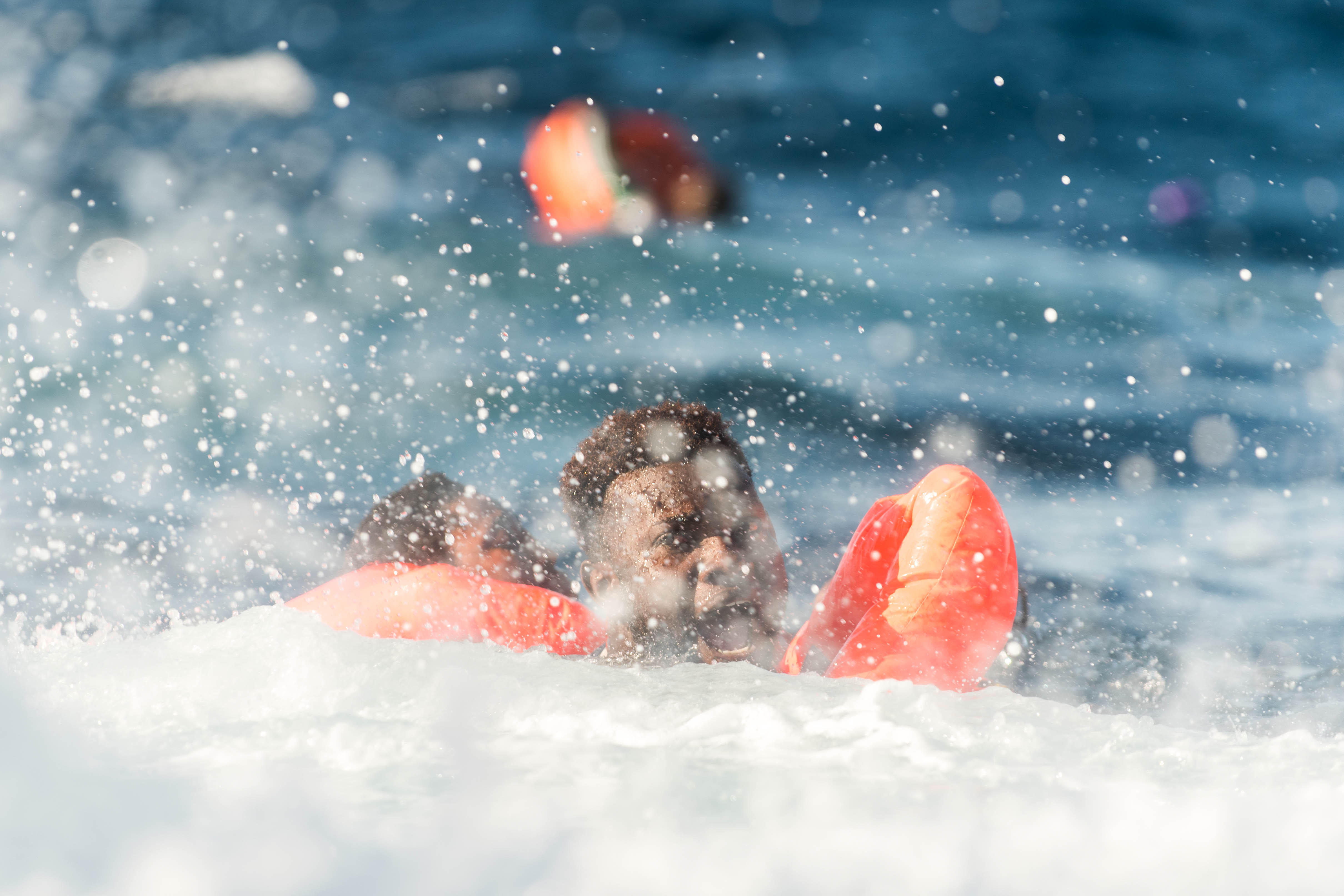 Le 27 janvier 2018, l’Aquarius a secouru 99 personnes en Méditerranée. Quand le bateau est arrivé sur le lieu du naufrage, des dizaines de personnes étaient déjà à l’eau. Un nombre indéterminé d'hommes, de femmes et d'enfants sont portés disparus, présumés noyés. © Laurin Schmid/SOS Méditerranée, 27 janvier 2018