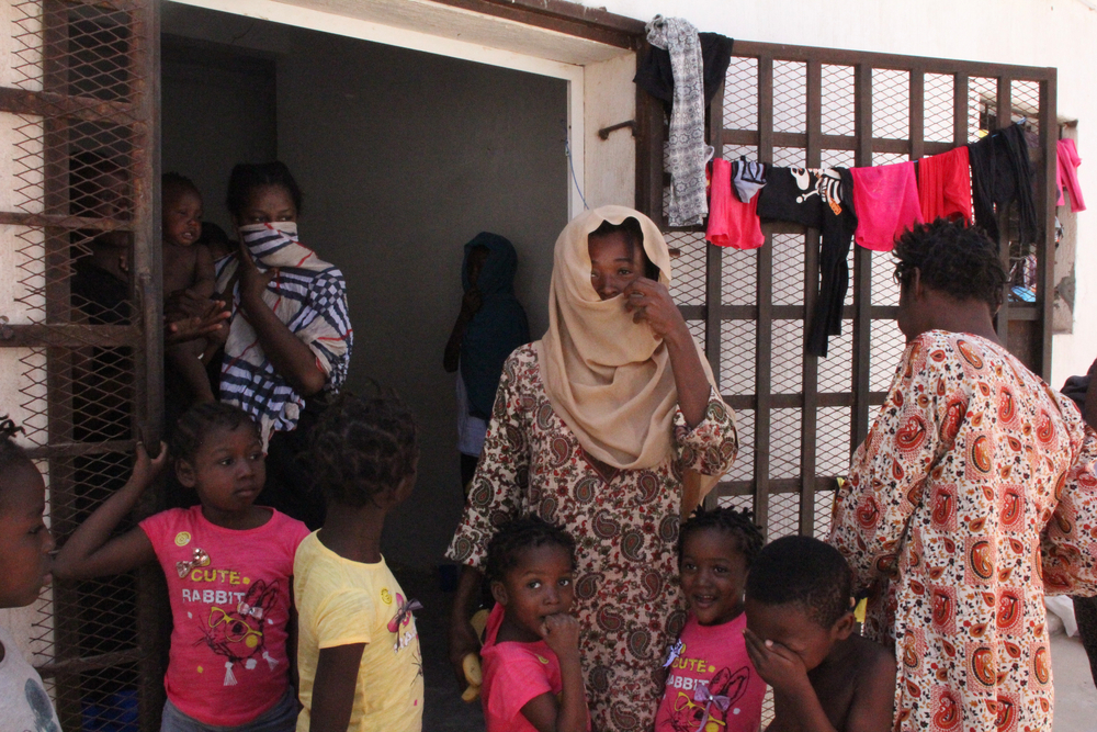 Archiefbeeld uit een centrum in Tripoli. Ook vrouwen en kleine kinderen worden willekeurig opgepakt en opgesloten in deze detentiecentra.