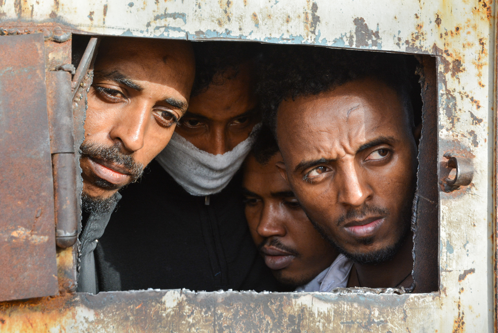Hommes enfermés en Libye