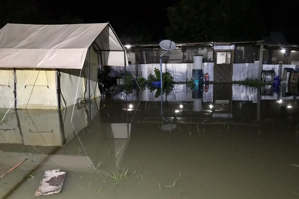 Ook ons ziekenhuis in Pibor is volledig onder water komen te staan. 