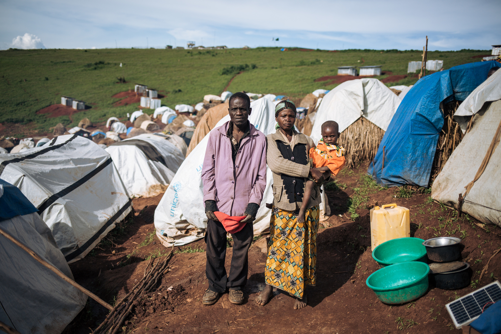 Het kamp in Rho, Djugu, bestaat uit eenvoudige, strooien hutten. Door de slechte levensomstandigheden worden veel mensen ziek. © Alexis Huguet, november 2019.