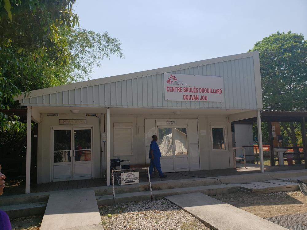 Het brandwondencentrum in Drouillard, een wijk nabij hoofdstad Port-au-Prince. Het centrum is nu omgevormd tot COVID-19-centrum. © Lunos Sainte Brave, mei 2020