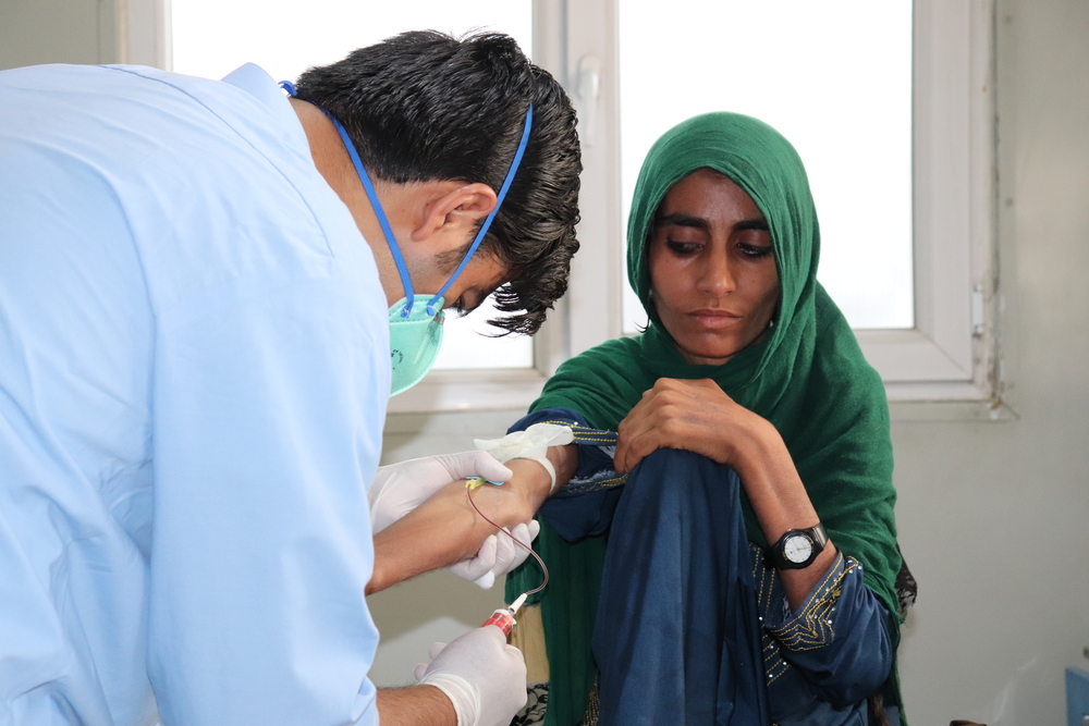 Badro Noor Mohammad is moeder van vijf kinderen en wordt samen met haar 7-jarige dochter Zainabo behandeld voor DR-TB in het MSF-behandelingscentrum in Kandahar, Afghanistan.