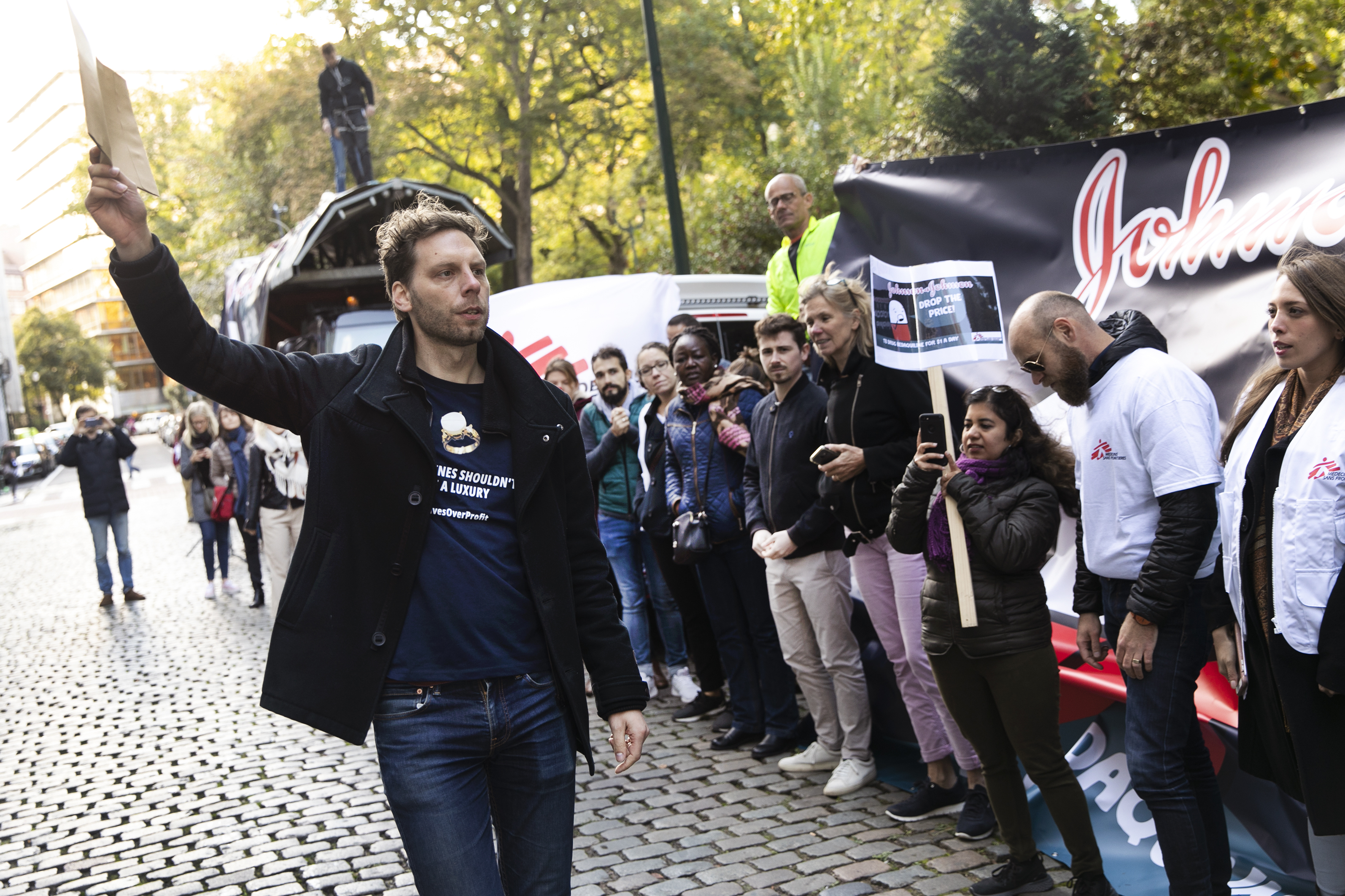 Manifestation devant le siège de Johnson & Johnson ce 10 octobre à Bruxelles