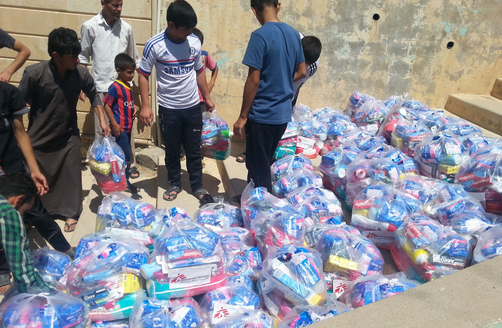 Verdeling van hulppakketten in Bashiqa. © AZG. 