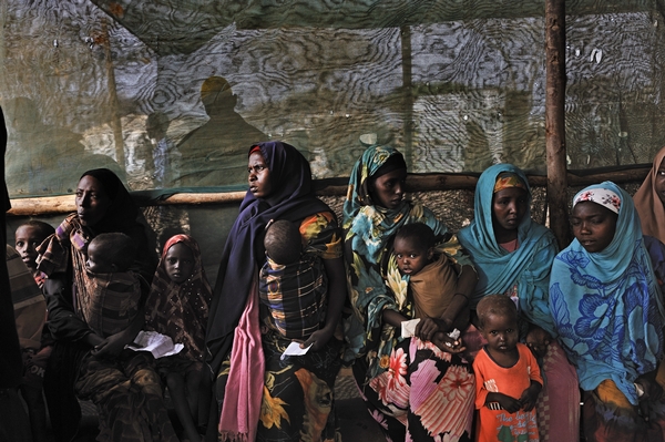 © Lynsey Addario/VII. Dadaab 2011.