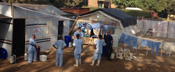 De speciale kliniek voor ebola die AZG heeft opgezet in de Guinese hoofdstad Conakry. © Sam Taylor