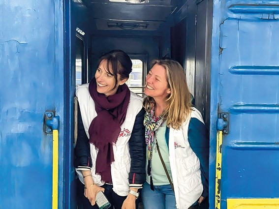 Marie (links op de foto) werkte sinds april op onze medische trein in Oekraïne. 