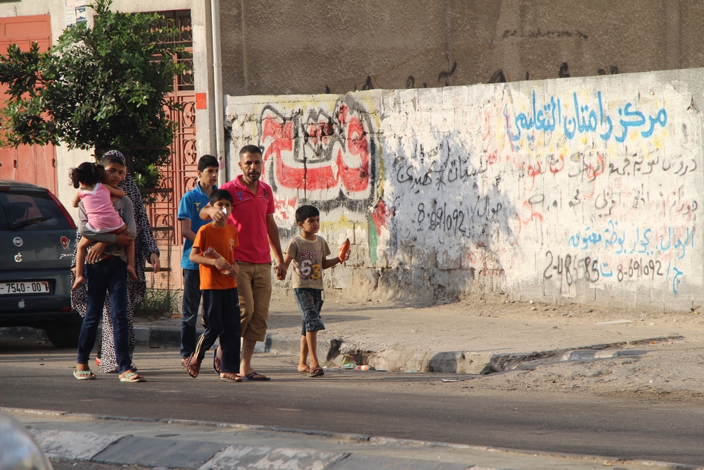 Veel families in Gaza verlaten hun huizen uit angst voor de bombardementen. © Samantha Maurin/AZG