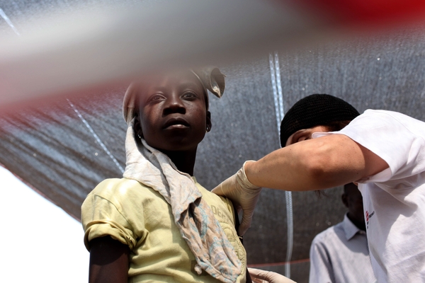 Vaccinatie in vluchtelingenkamp Bangui © Pierre Terdjman/Cosmos