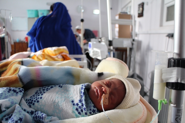 Pasgeboren premature kindjes worden behandeld in de afdeling neonatologie van Artsen Zonder Grenzen © VIvian Lee/AZG