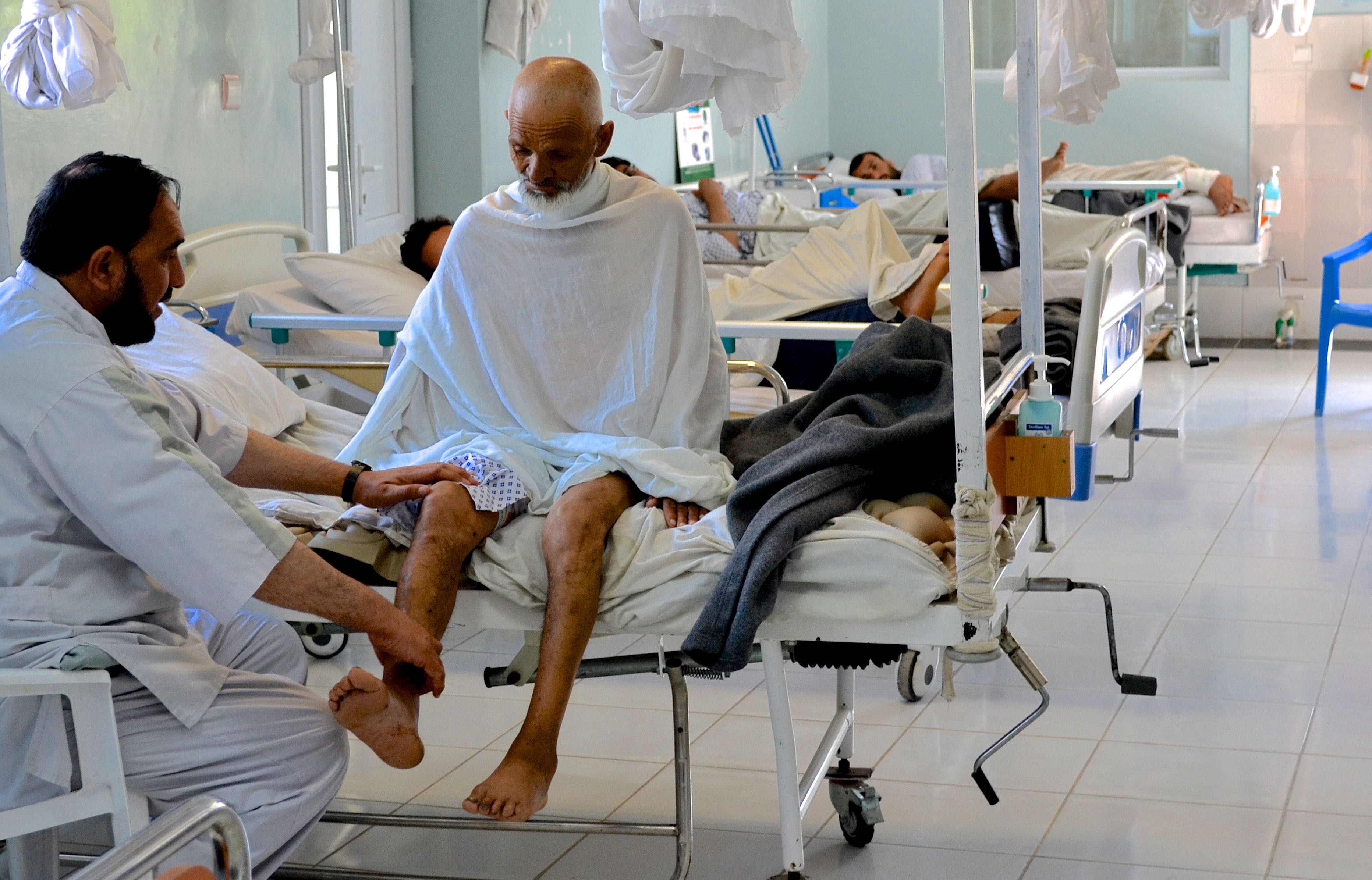 Un patient blessé par balle au centre de traumatologie de Kunduz © Mathilde Vu / MSF 