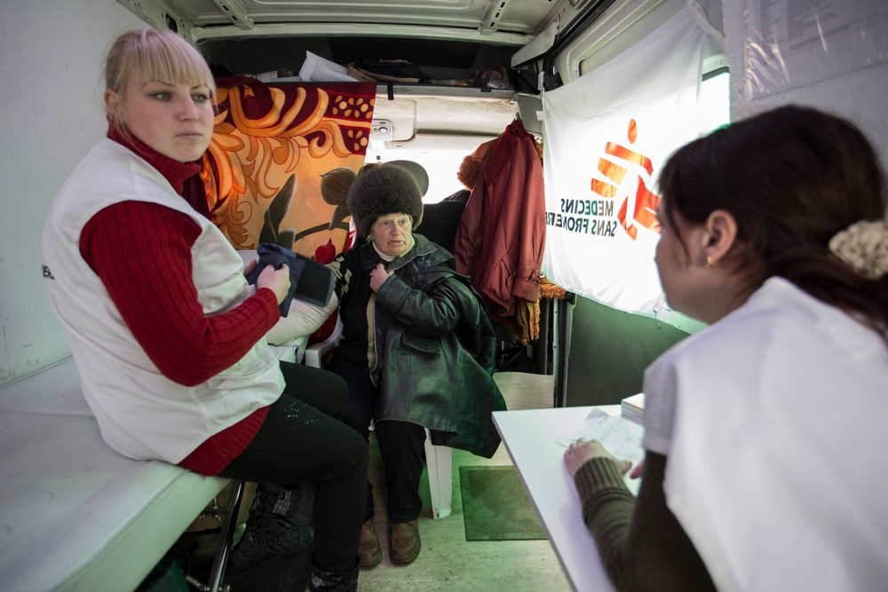 Une clinique mobile de MSF à Debaltseve, en avril 2015 © Jon Levy
