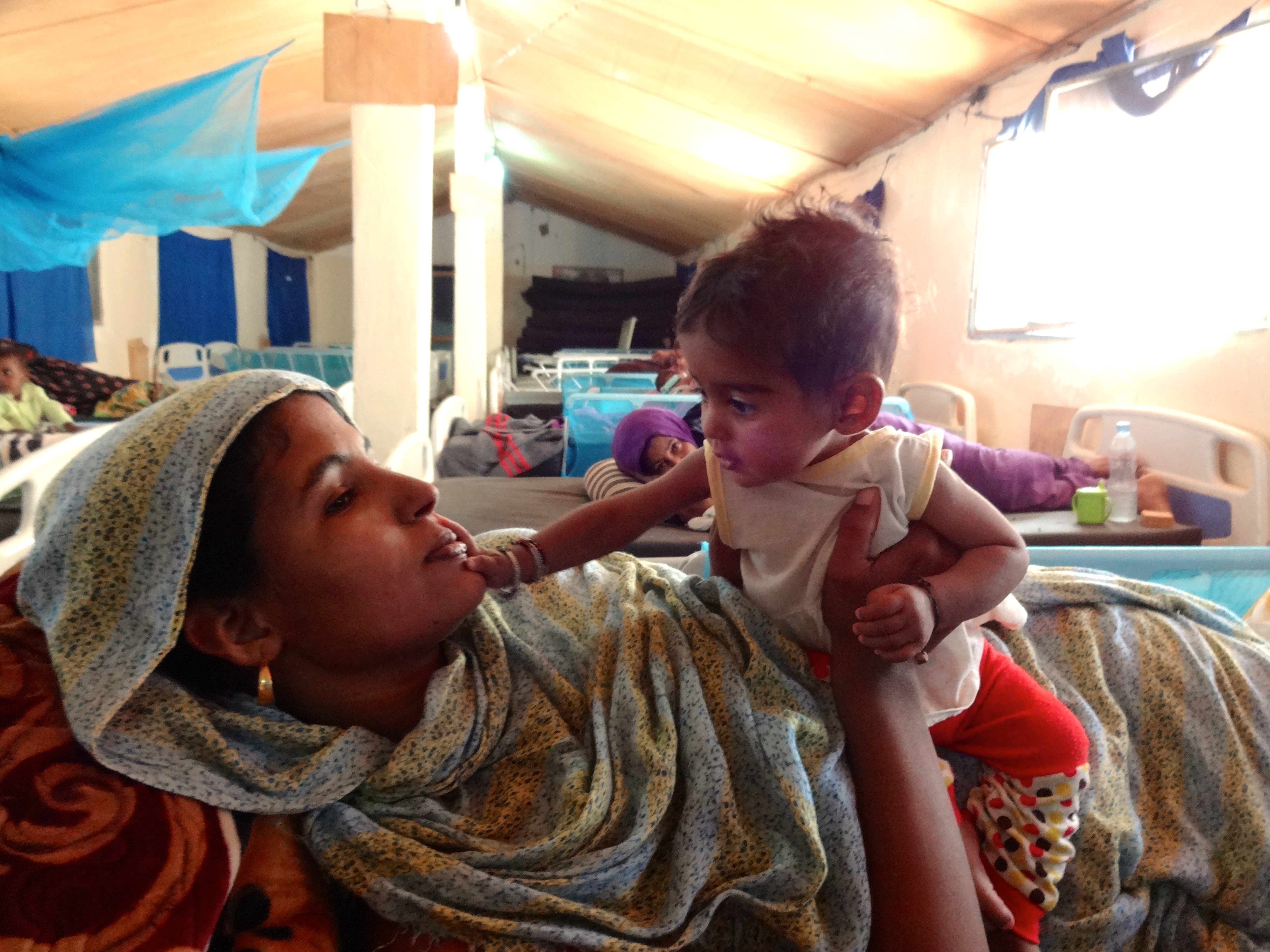 "Il y a des jours où on ne trouve rien à manger" témoigne la maman de Abukabri, 10 mois. © Avril Benoit/MSF