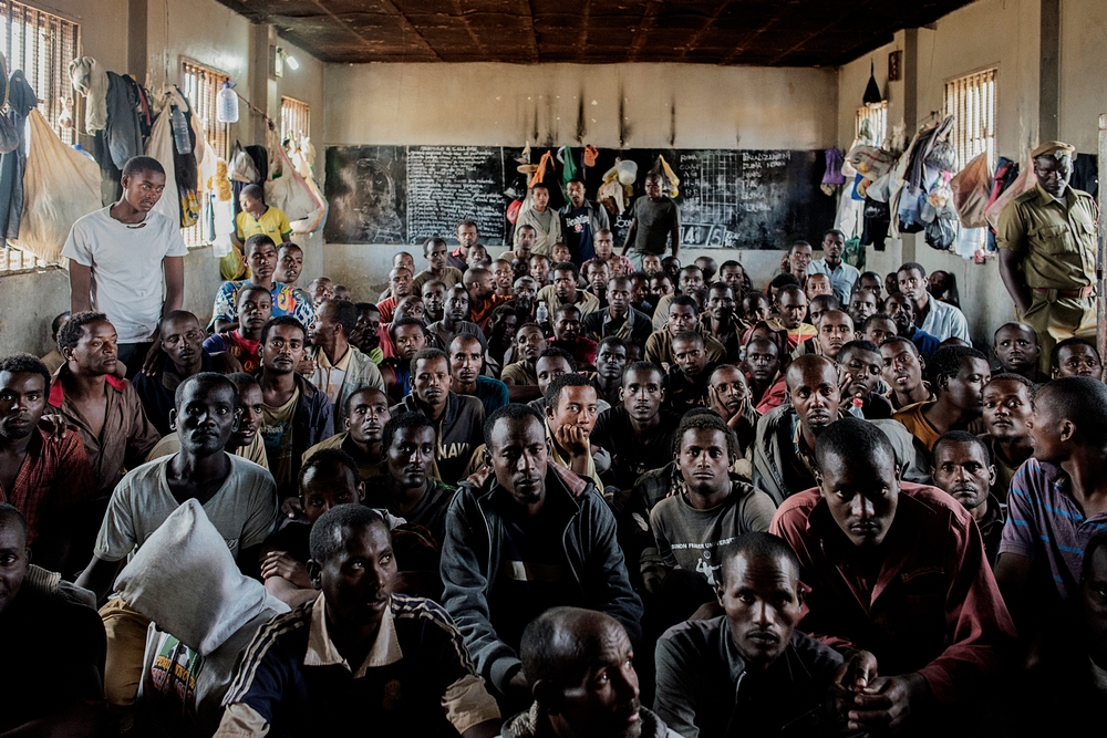 Gevangenis Maula, in de Malawische hoofdstad Lilongwe, kenmerkt zich door overbevolkte cellen. Er is één waterpunt voor elke 900 mensen en één wc voor elke 120 mensen. © Luca Sola