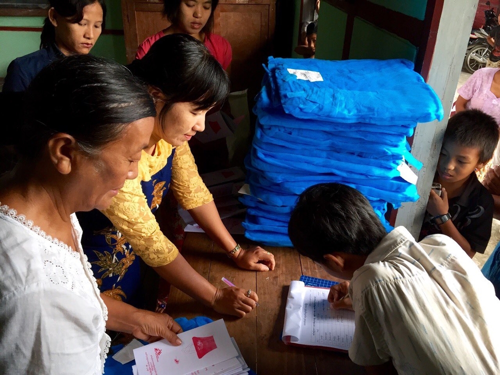 Distributie van muggennetten in Sagaing-regio. © MSF