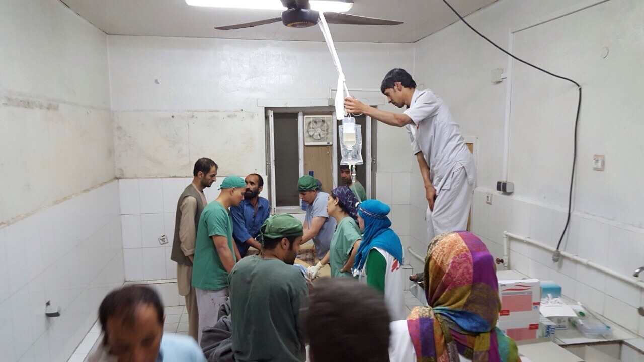 Eerste hulp voor patiënten en medewerkers na de bombardementen