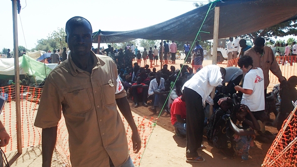 © Kim Clausen. Een team van AZG aan het werk in de UNMISS compound in Juba, 22 december 2013.
