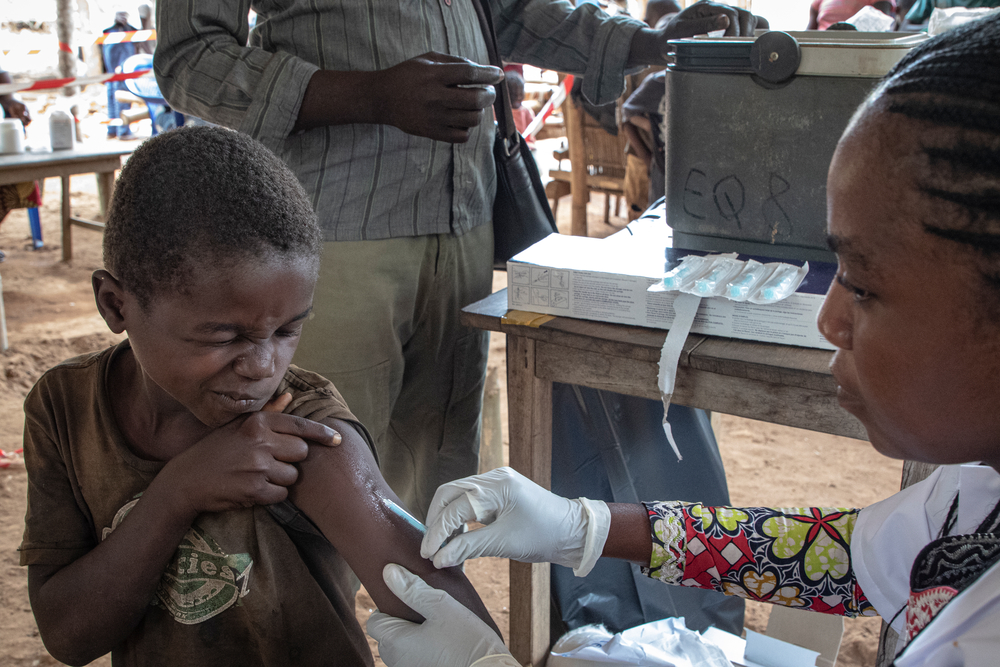Новая вспышка кори в Демократической Республике Конго: MSF помогает вакцинировать и лечить маленьких детей