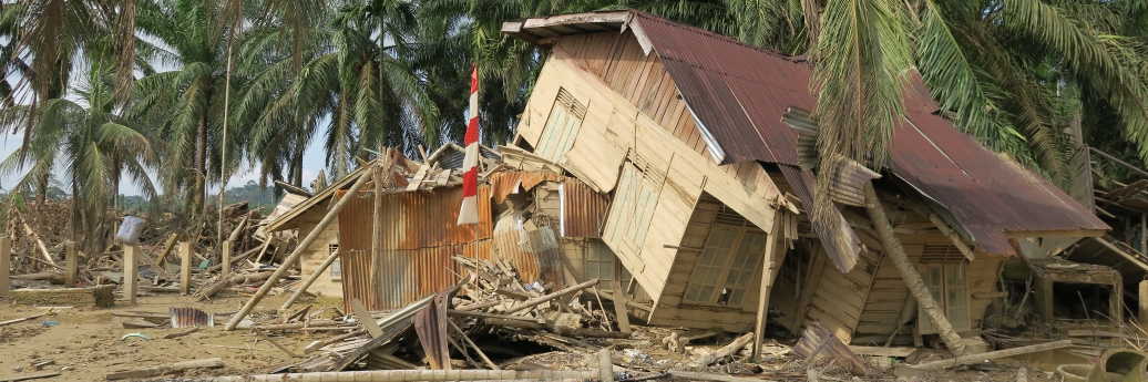 Mudder everywhere and destroyed houses because of cyclone Senyar