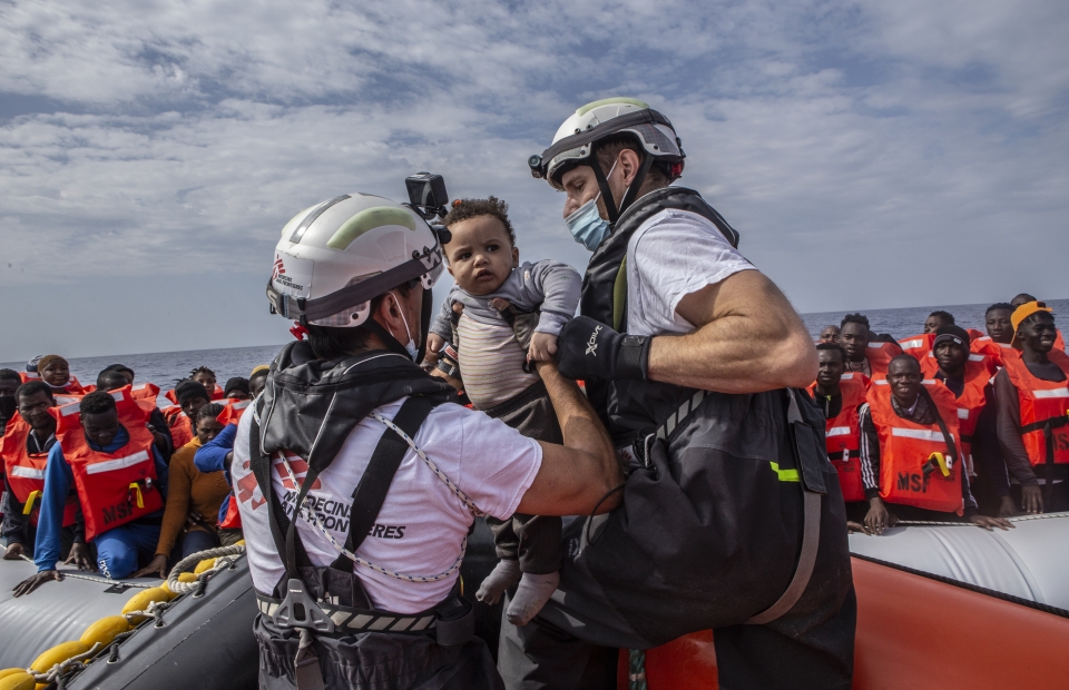 200 personnes de deux bateaux en détresse ont été secourues dans la matinée du 9 mai en mer Méditerranée