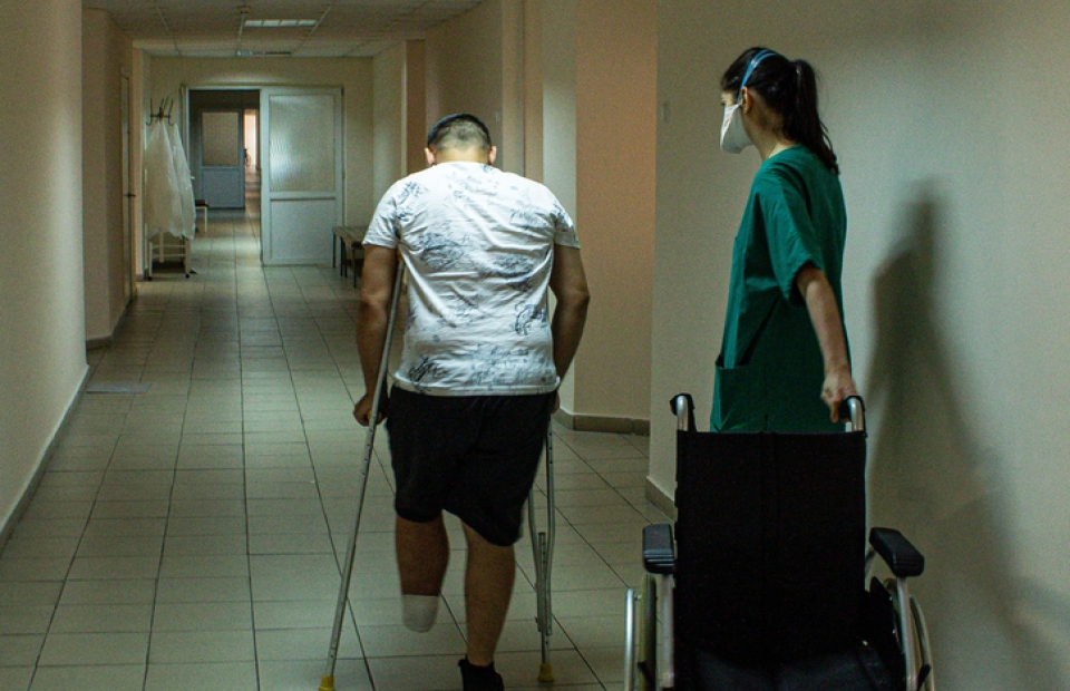 MSF aide à réhabiliter les patients de guerre en Ukraine