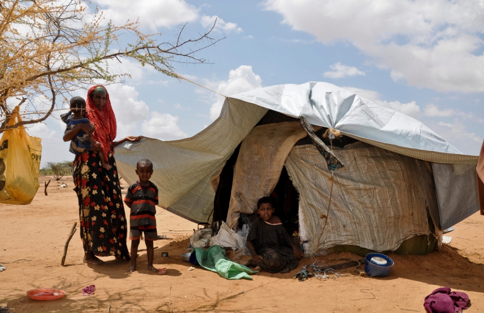 une famille de réfugiés à Dadaab © Nenn Arnold/ Dadaab, 2010. 