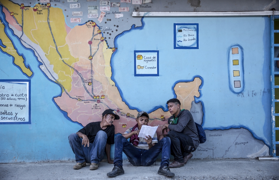 Les migrants utilisent également les abris pour recueillir des informations sur les itinéraires à suivre pour traverser le Mexique. ©  Juan Carlos Tomasi, juin 2018.