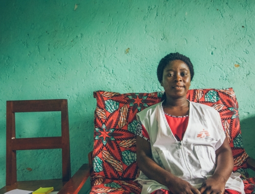 Louise, een medewerker van AZG in Kigilube