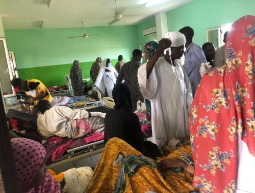 Scènes de l'hôpital Sud, El Fasher, Darfour Nord, où de nombreuses personnes ont été blessées dans les combats.