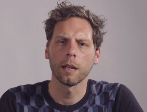 Dimitri Eynikel is beleidsmedewerker in de toegang tot geneesmiddelen. Hij zet zich onder andere elke dag in om geneesmiddelen – ook financieel – toegankelijk te maken voor zij die dat het hardst nodig hebben.