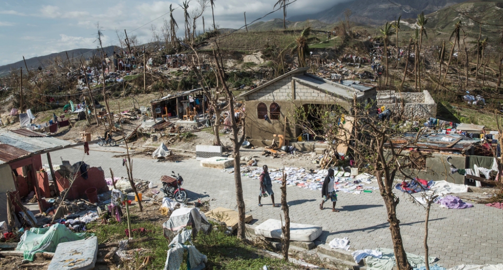 La ville de Roche-a-Bateau dévastée suite à l'ouragan Matthew © Andrew McConnell. MSF. Haïti, 2016.
