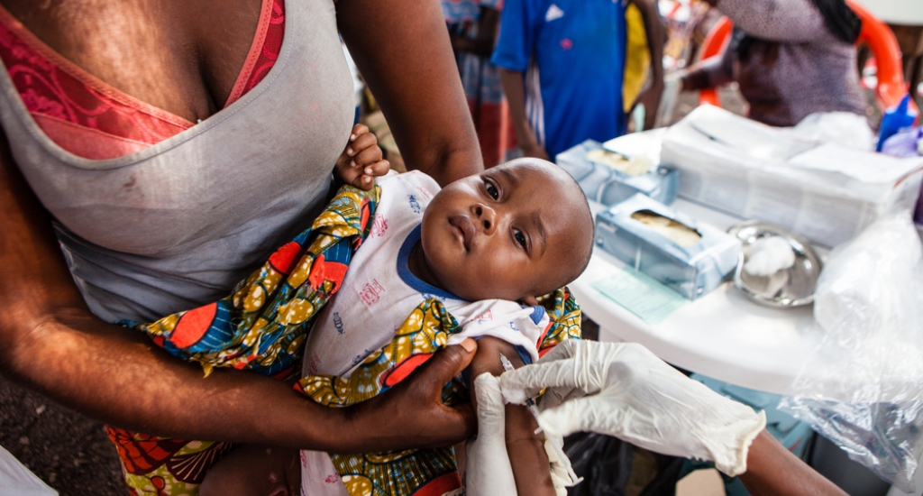 Artsen Zonder Grenzen vaccineert tegen mazelen in Conakry, Guinée.