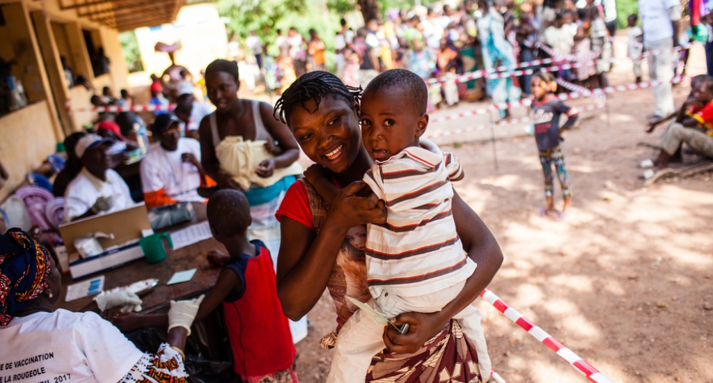 Artsen Zonder Grenzen vaccineert tegen mazelen in Conakry, Guinée.