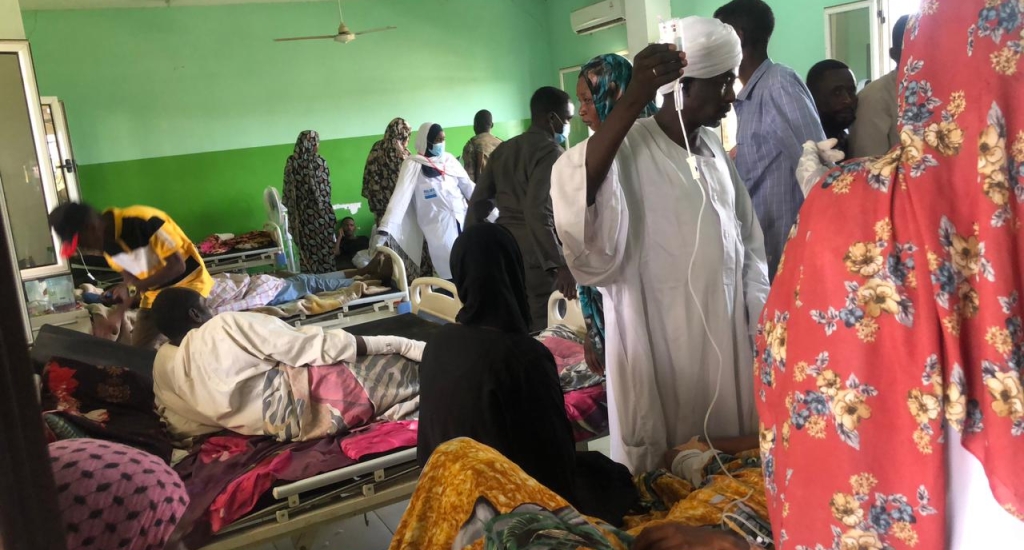 Title: Scenes from within South Hospital, El Fasher, North Darfur, where multiple people have been wounded in the fighting Copyright: MSF/Ali Shukur Countries: Sudan Date taken / Date Recorded: 19 April, 2023 Caption / Description: